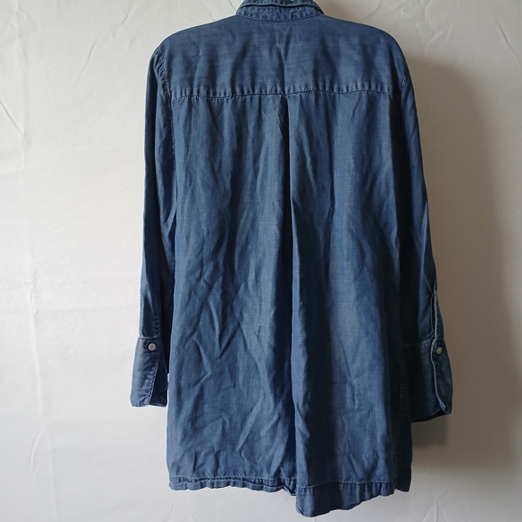Chico's Denim Blue Ruffled Button Down Shirt Sz 12 Casual Office Wear Travel - Picture 5 of 7